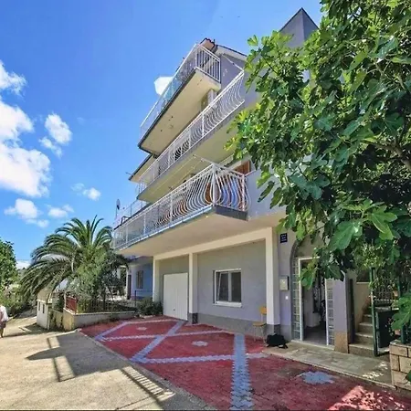 Halilovi - Two Bedroom 1 Apartman Trogir