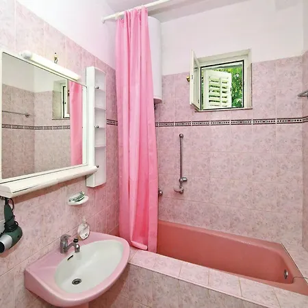 Halilovi - Two Bedroom 1 Apartman Trogir
